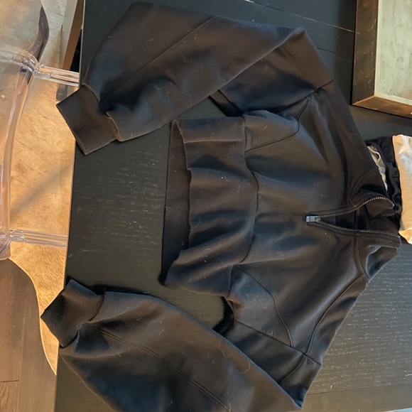 Alo crop tops and crop sweatshirts - Picture 2 of 4